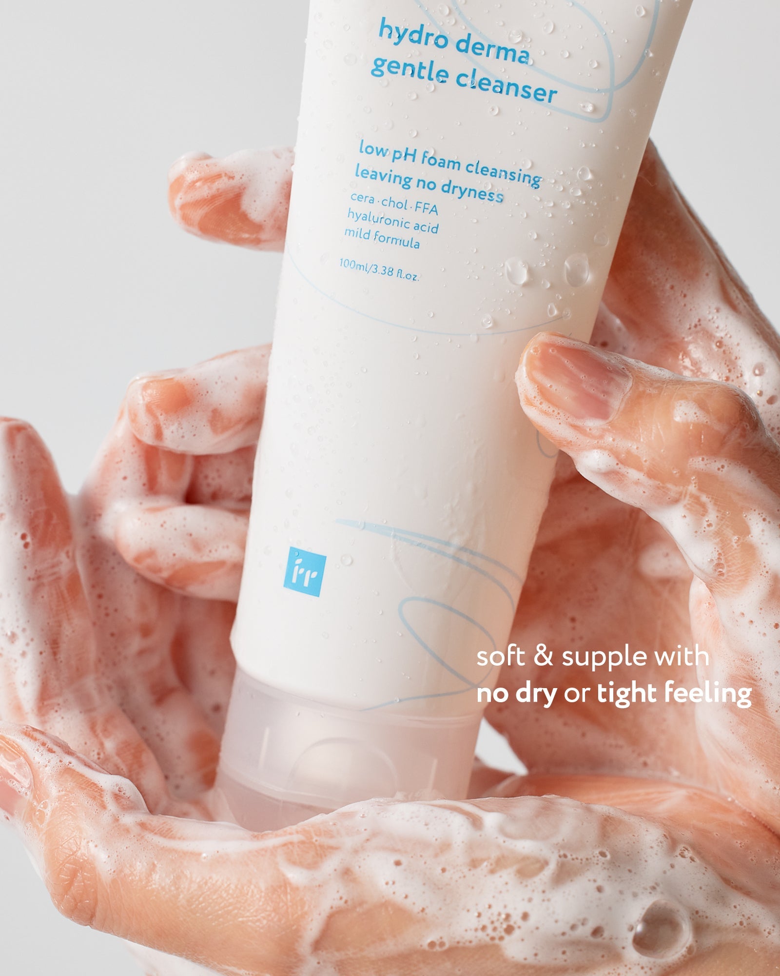 Anwendung des Face Republic Sanften Derma Gesichtsreinigers